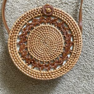 Basket weave cross body purse , great condition